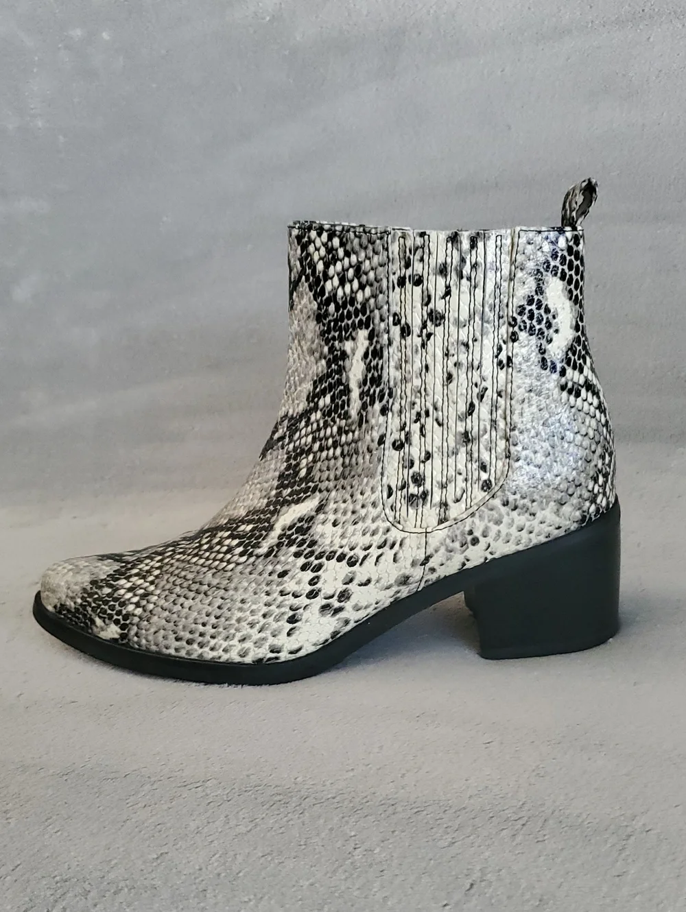 🆕️ BLONDO Elvina Waterproof Leather Snake Embossed Ankle Boots WOMEN'S SIZE: 7M